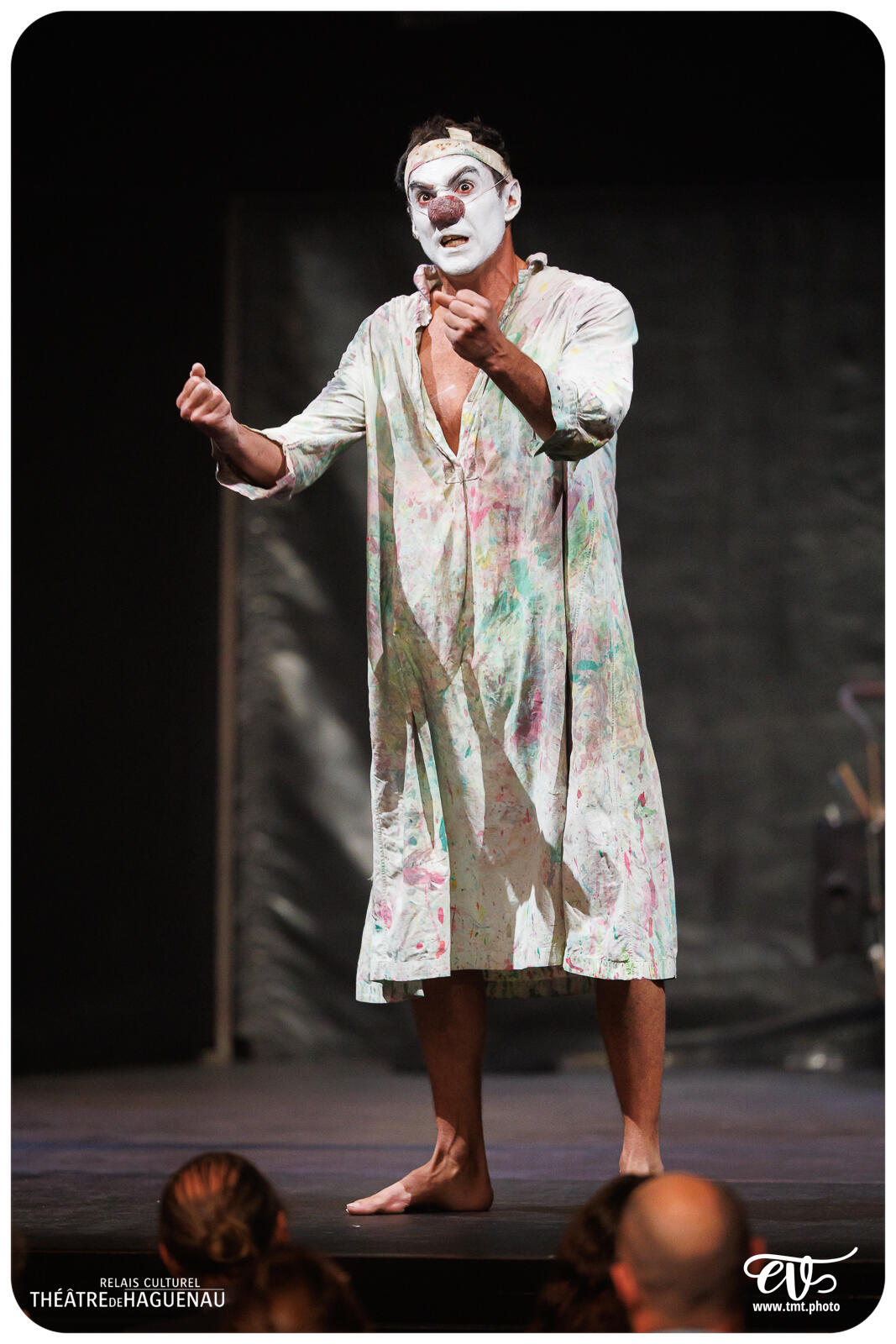 TROP PRÈS DU MUR (TYPHUS BRONX)